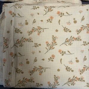 KONSSY Brand Floral Cream and Brown Crib Bedding Set. Fitted and Flat Sheet.